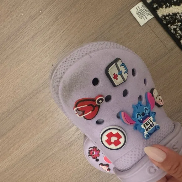 CROCS in Soft Purple with inside fur - Picture 4 of 8